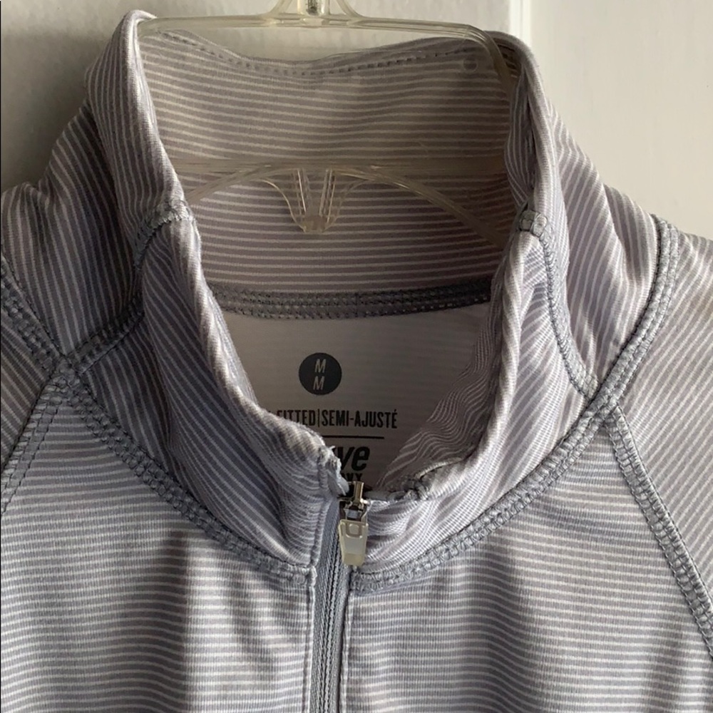 NEW OLD NAVY ACTIVE SEMI FITTED PULL OVER TOP LONG SLEEVE GRAY SZ M THUMBHOLES